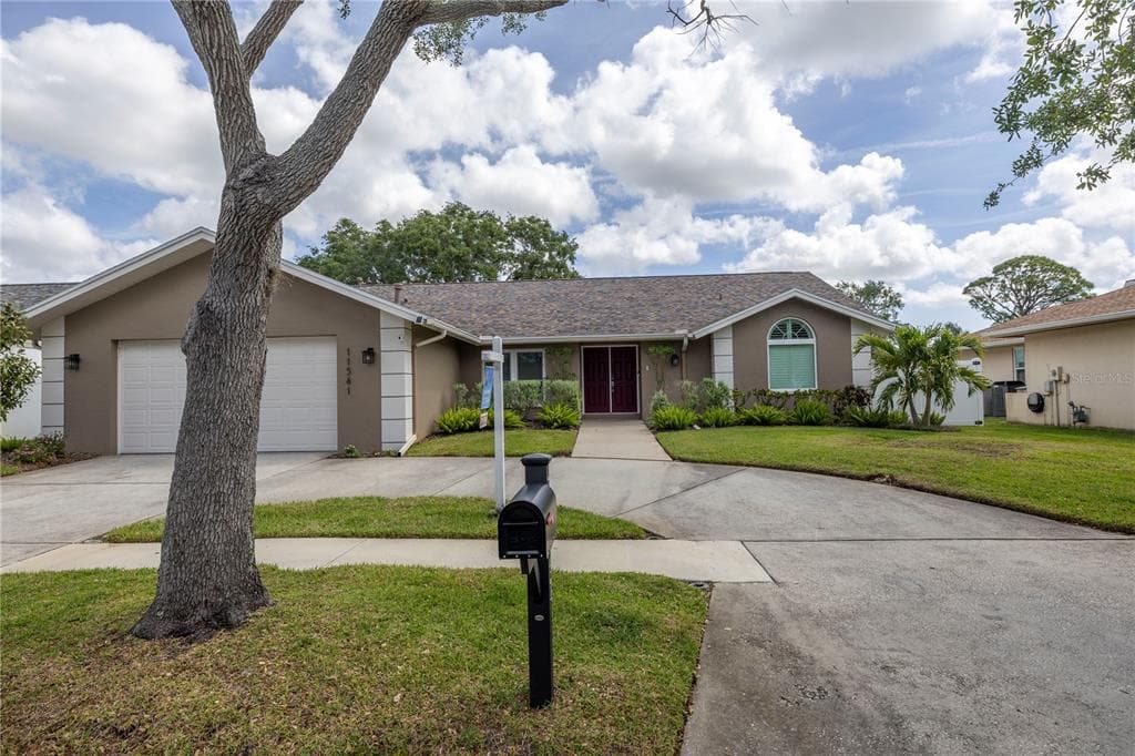 11541 HARBORSIDE CIRCLE LARGO, FL 33773