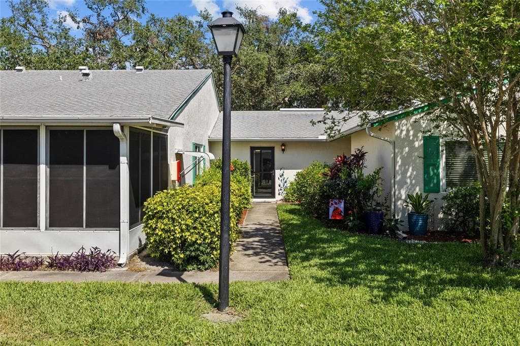3204 40TH WAY S UNIT B ST PETERSBURG, FL 33711