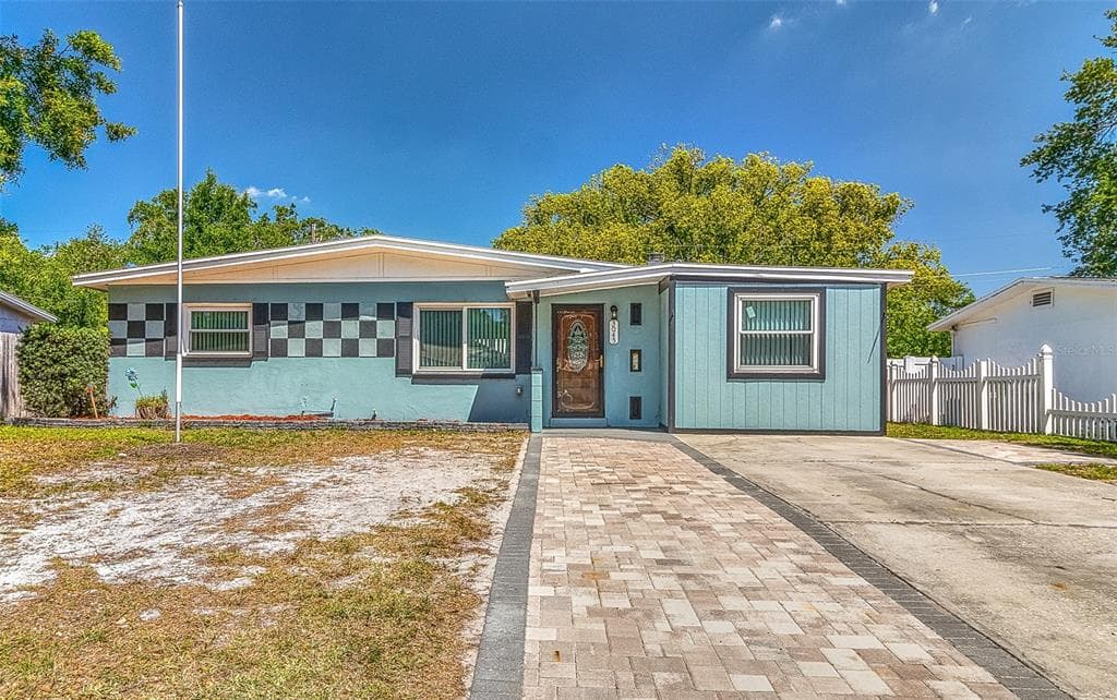 3045 STRATFORD DRIVE LARGO, FL 33771