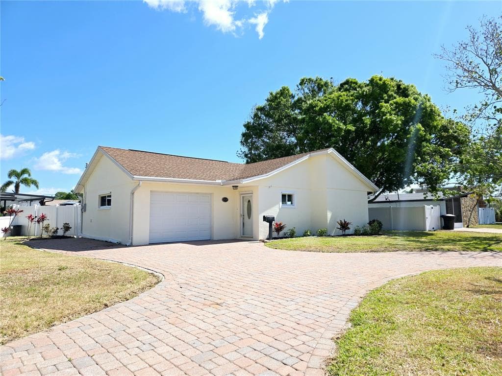 8719 SUNLIT COVE DRIVE NE ST PETERSBURG, FL 33702