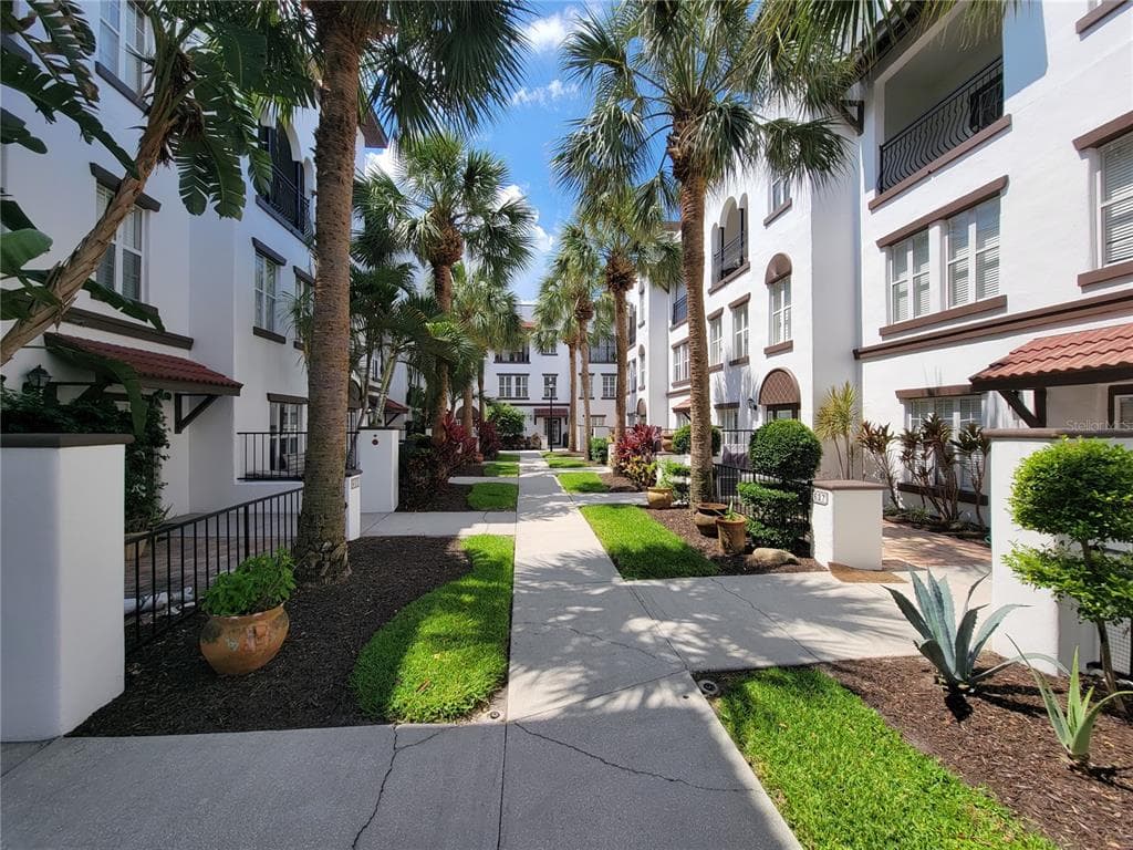 623 CASABELLA CIRCLE TAMPA, FL 33609