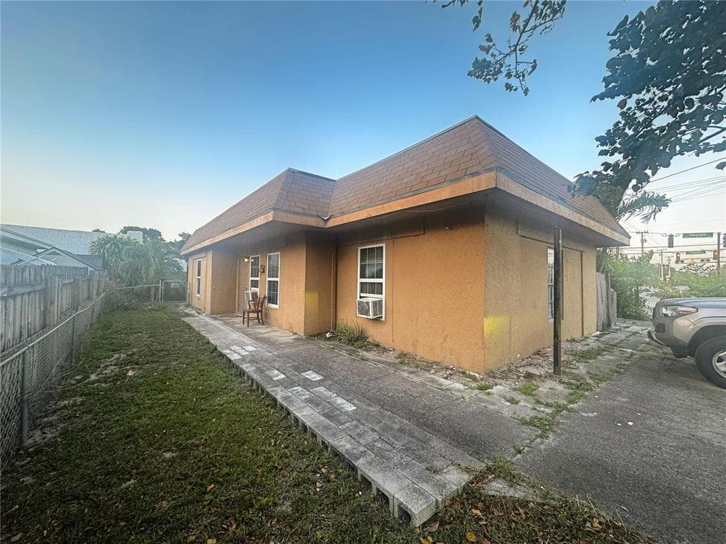 621 NOTTINGHAM BOULEVARD WEST PALM BEACH, FL 33405