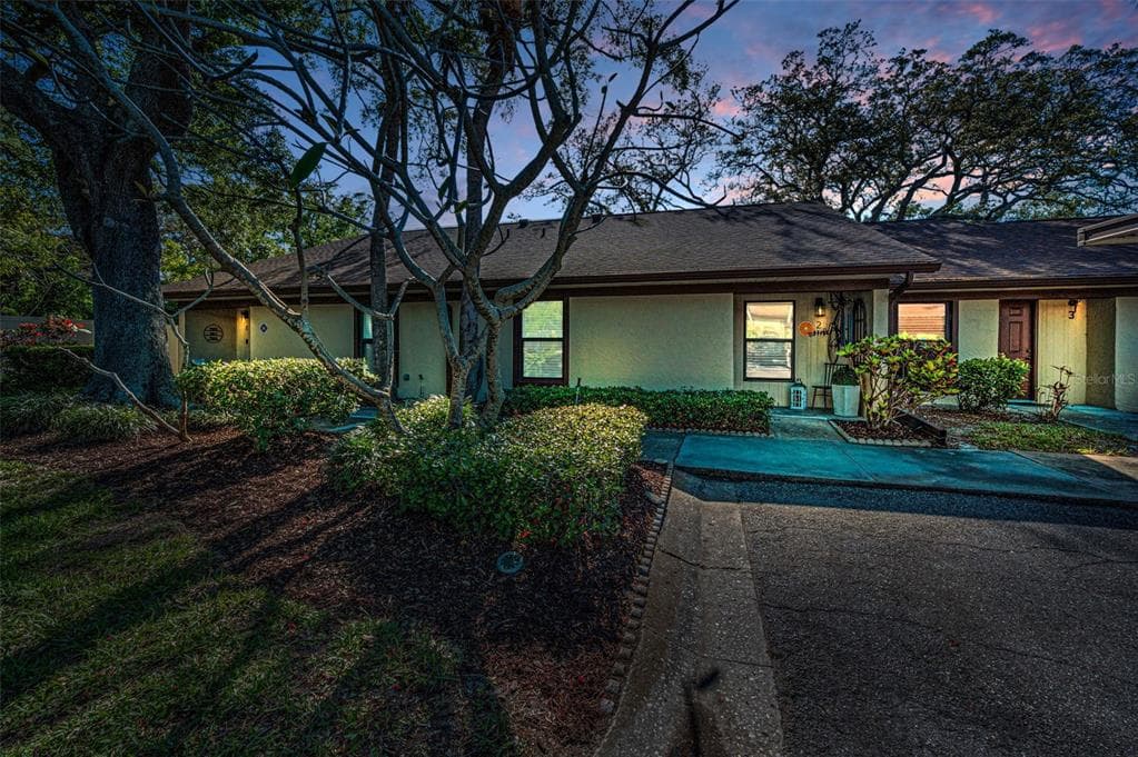 1330 DAFFODIL PLACE UNIT 2002 DUNEDIN, FL 34698
