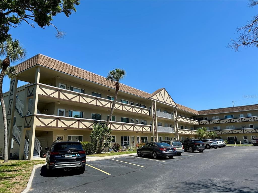 2464 AUSTRALIA WAY E UNIT 8 CLEARWATER, FL 33763