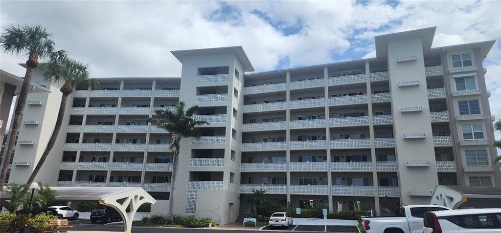 1235 S HIGHLAND AVENUE UNIT 5-402 CLEARWATER, FL 33756