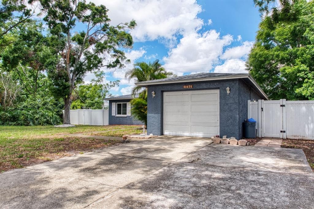 6471 ELMHURST COURT PINELLAS PARK, FL 33782