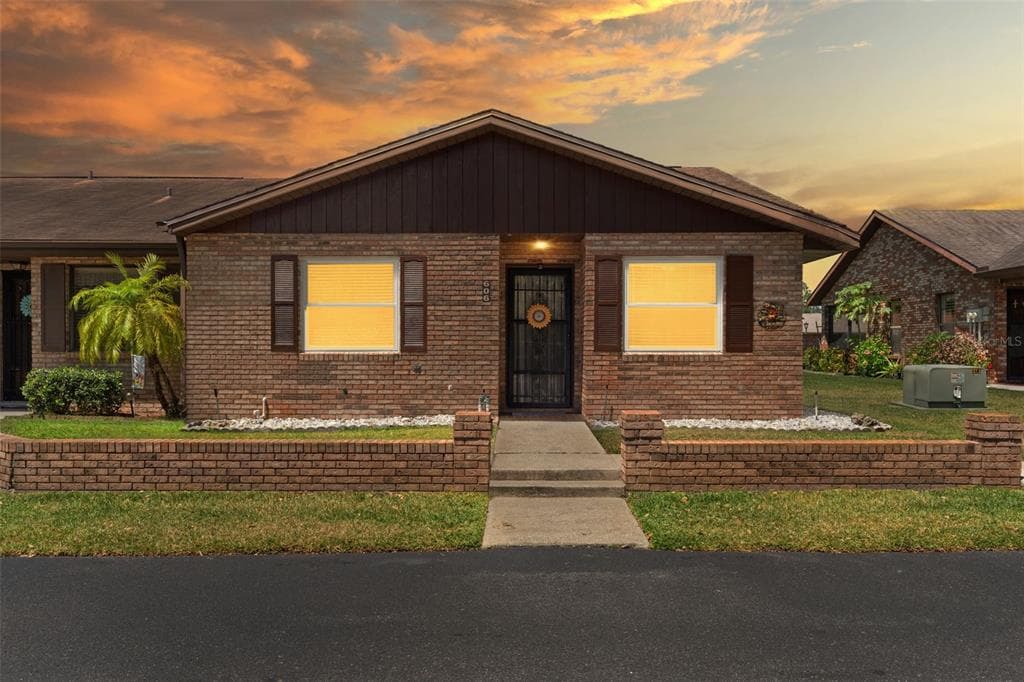 606 LAKE CAROLYN CIRCLE LAKELAND, FL 33813