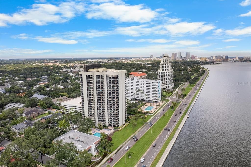 2413 BAYSHORE BOULEVARD UNIT 801 TAMPA, FL 33629