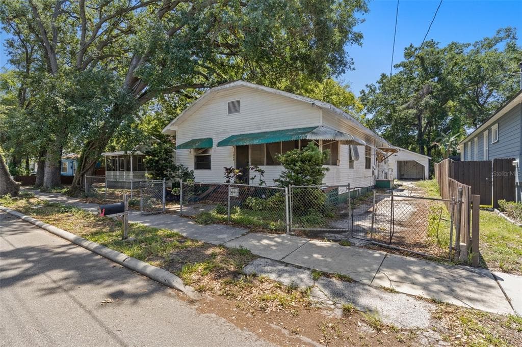 1205 E EMMA STREET