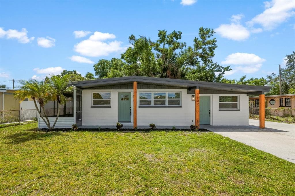 7607 LAVENDER LANE TAMPA, FL 33619