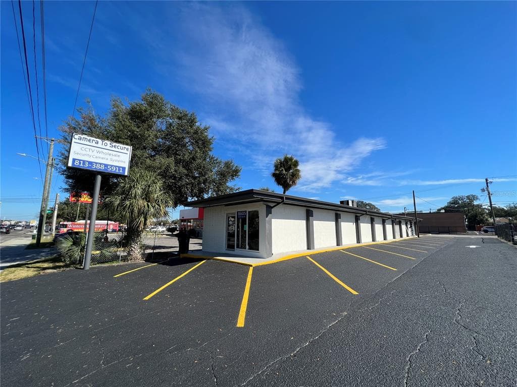 8610 N SUWANEE AVENUE TAMPA, FL 33604