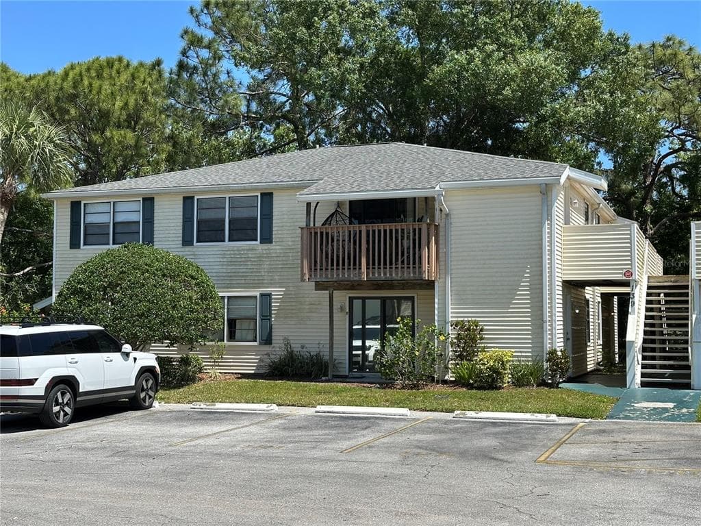 139 HUNTER LAKE DRIVE UNIT E OLDSMAR, FL 34677