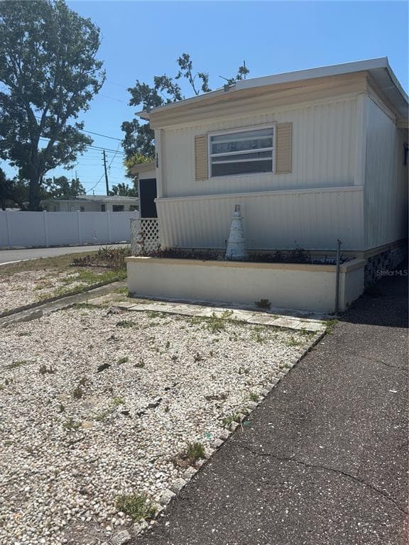 6580 SEMINOLE BOULEVARD UNIT 124 SEMINOLE, FL 33772