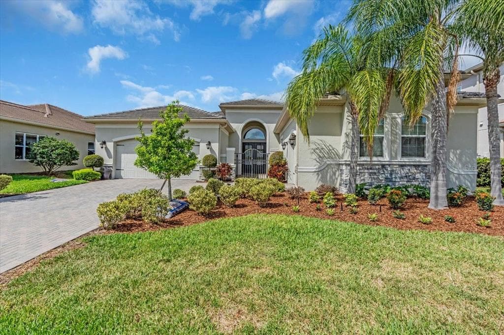 2165 HOLLOW FOREST COURT WESLEY CHAPEL, FL 33543