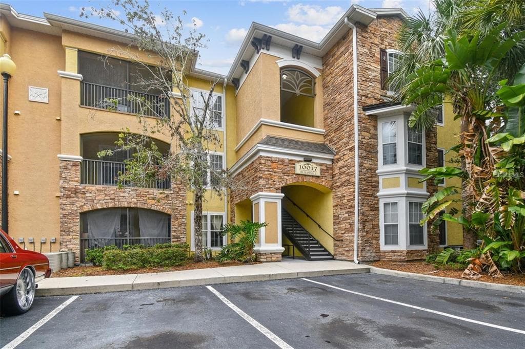 10017 COURTNEY PALMS BOULEVARD UNIT 304 TAMPA, FL 33619
