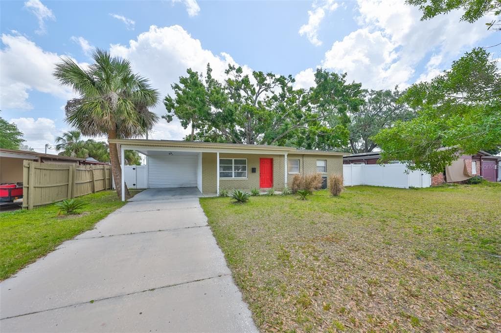 5621 GATEWAY DRIVE TAMPA, FL 33615