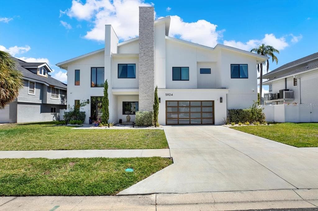 5924 BAYVIEW CIRCLE S GULFPORT, FL 33707