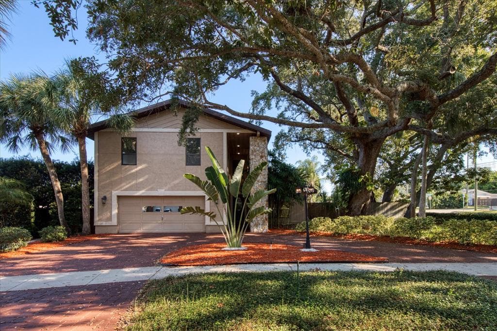 13703 OAK FOREST BOULEVARD N SEMINOLE, FL 33776