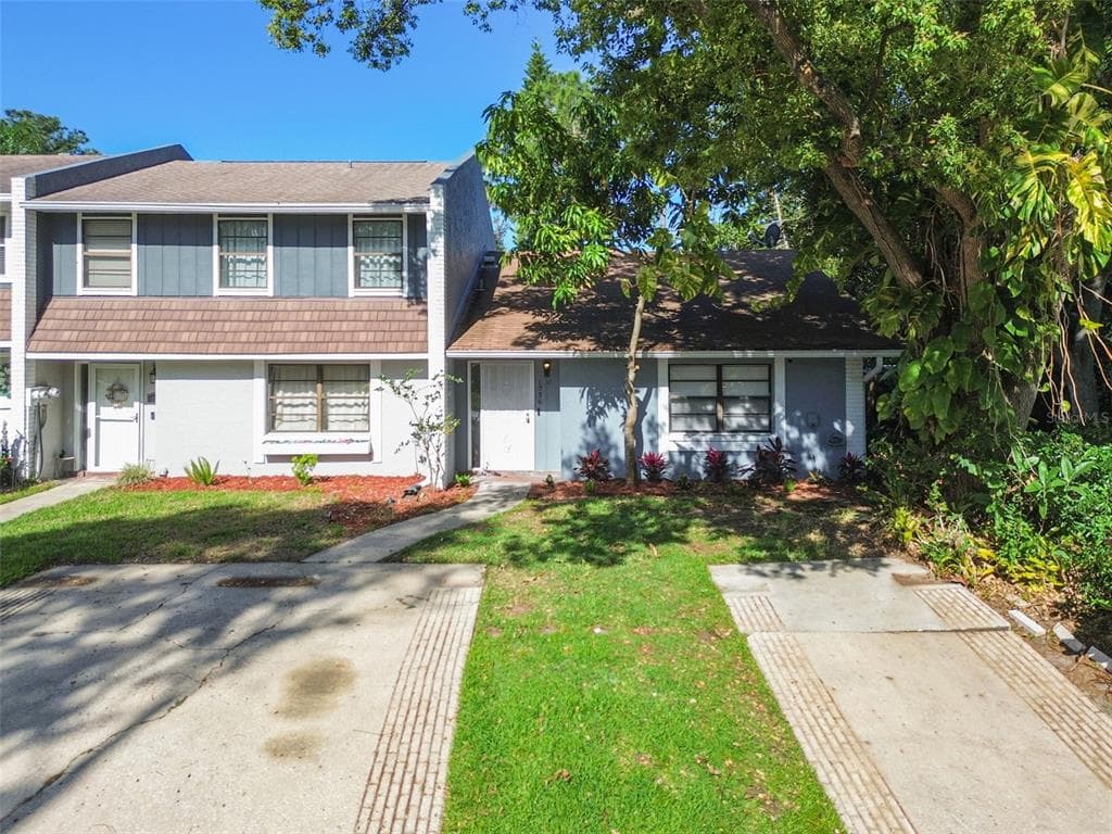 1236 ABBEY CRESCENT LANE