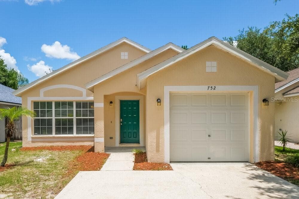 752 CAPE COD CIRCLE VALRICO, FL 33594