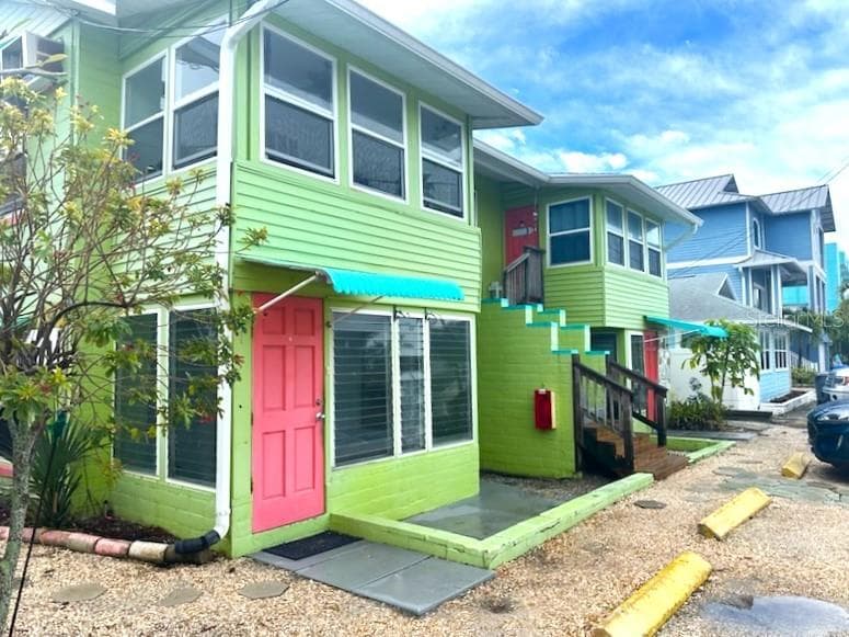 61 81ST AVENUE UNIT 1 TREASURE ISLAND, FL 33706