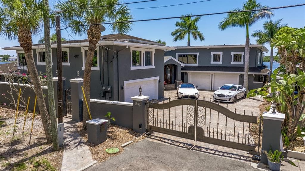 2785 BAYSIDE DRIVE S ST PETERSBURG, FL 33705