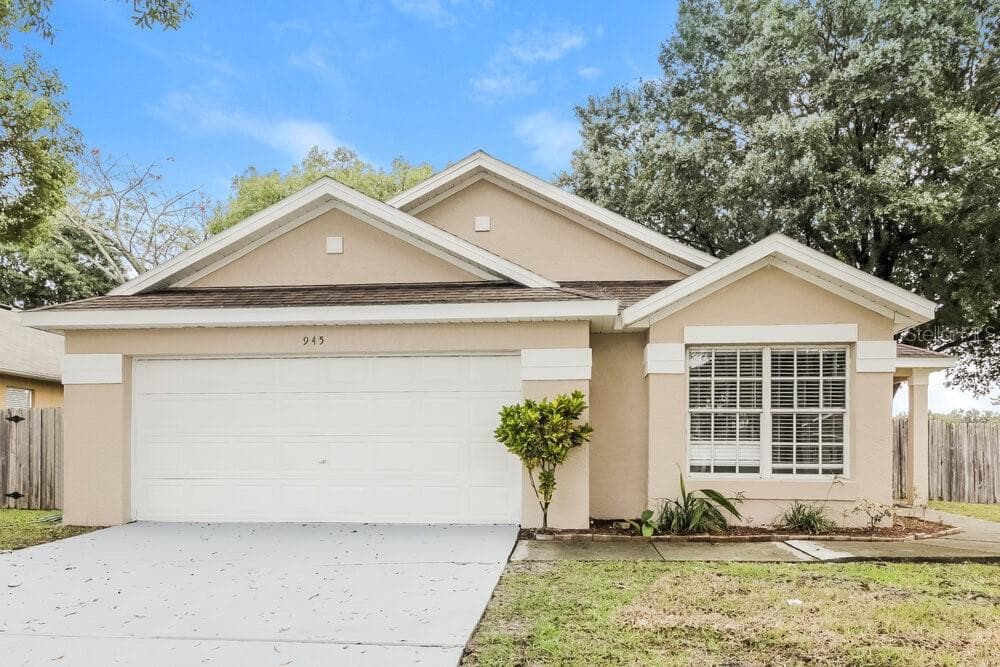945 LITTLE CREEK ROAD ORLANDO, FL 32825