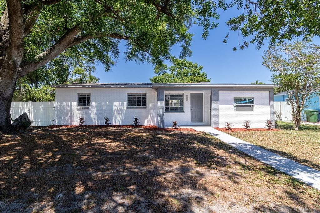 704 E 114TH AVENUE TAMPA, FL 33612