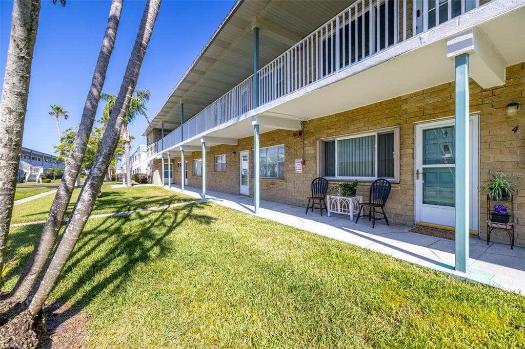 5247 81ST STREET N UNIT 4 ST PETERSBURG, FL 33709
