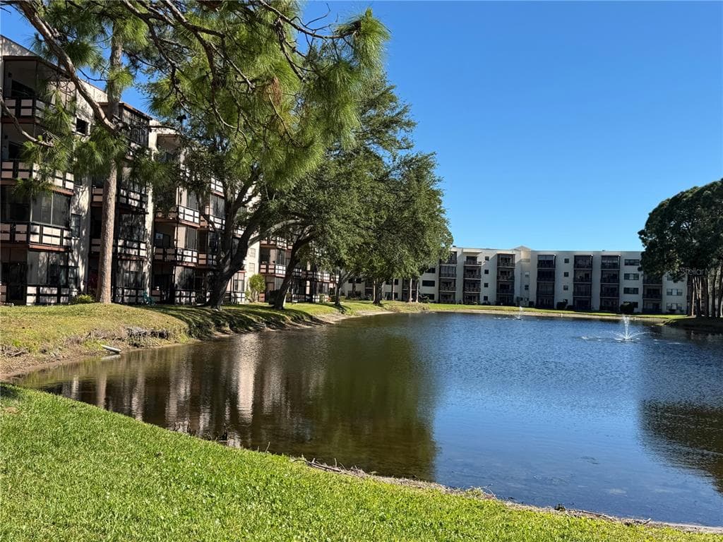 5980 80TH ST N UNIT 106 ST PETERSBURG, FL 33709