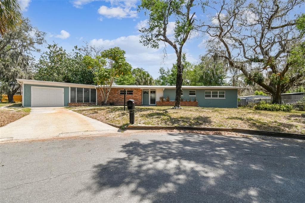 422 DUNEDIN CIRCLE TEMPLE TERRACE, FL 33617