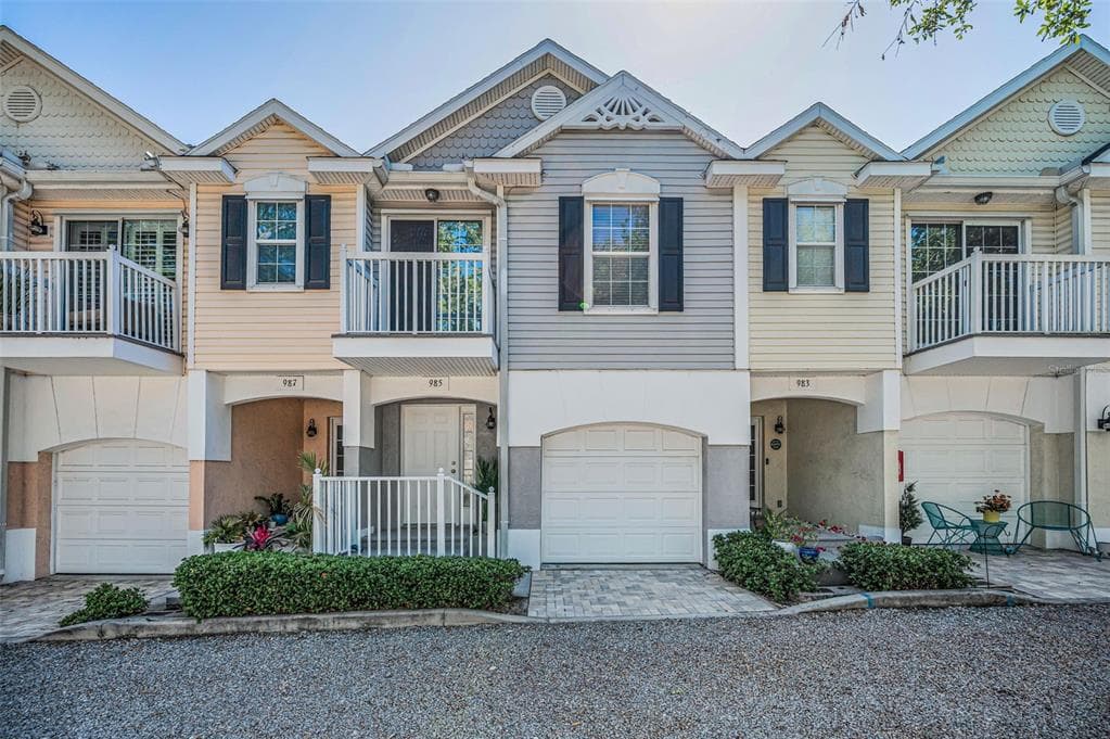 985 WELLINGTON COURT DUNEDIN, FL 34698