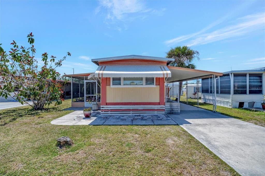 104 SAINT KITTS WAY APOLLO BEACH, FL 33572