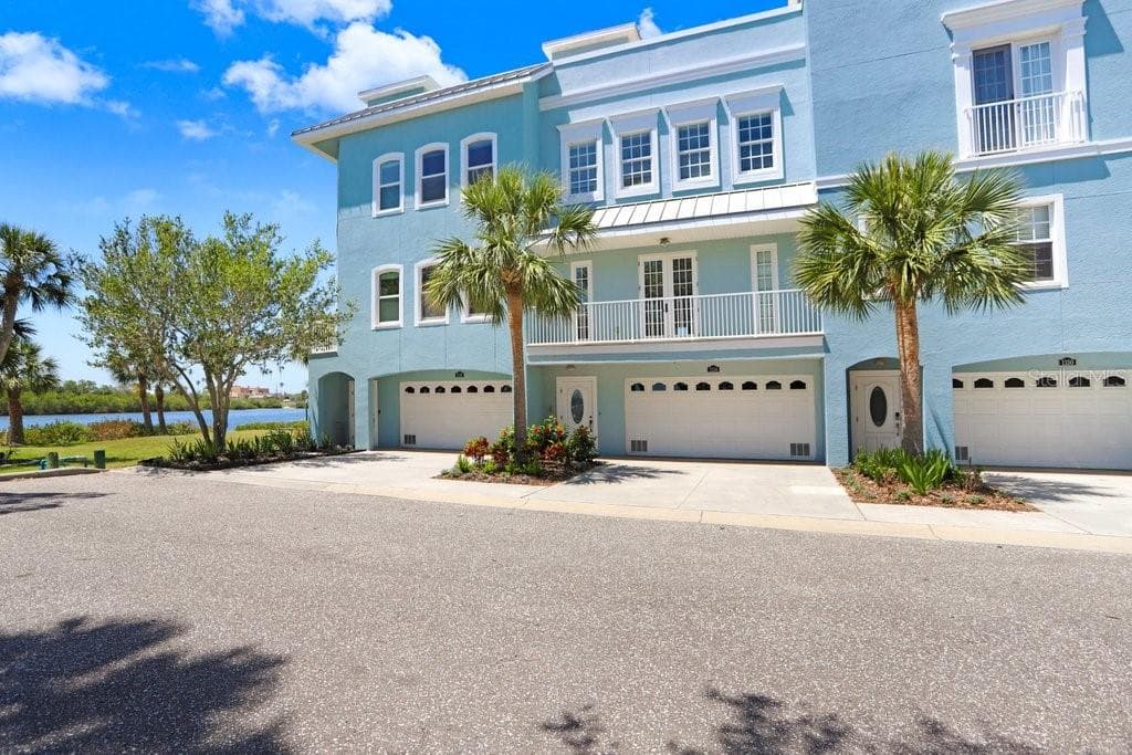 1134 STARFISH LANE TARPON SPRINGS, FL 34689