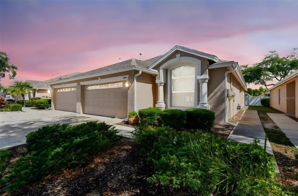 31434 SHAKER CIRCLE WESLEY CHAPEL, FL 33543