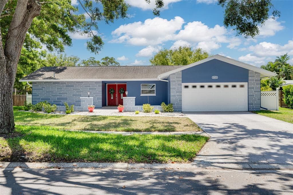 2671 CLUBHOUSE DRIVE N CLEARWATER, FL 33761