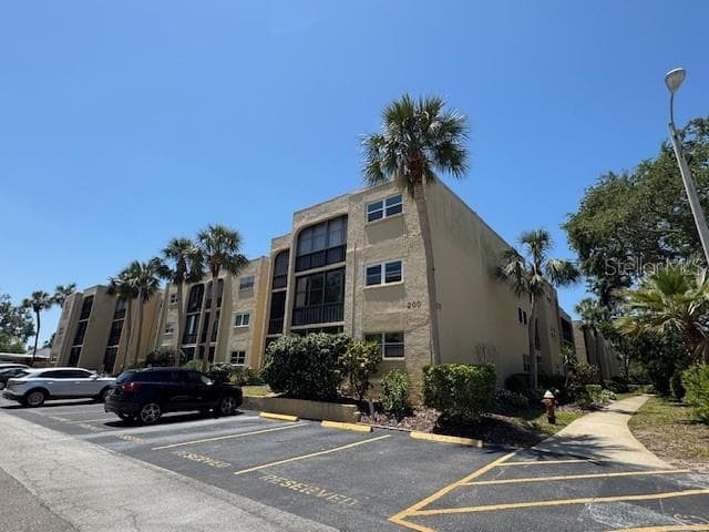 11485 OAKHURST ROAD UNIT 319 LARGO, FL 33774