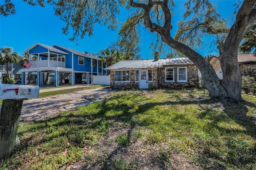 121 12TH AVENUE INDIAN ROCKS BEACH, FL 33785