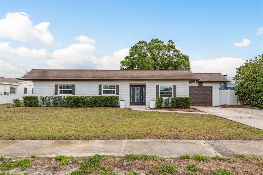 8721 BAY CREST LANE TAMPA, FL 33615