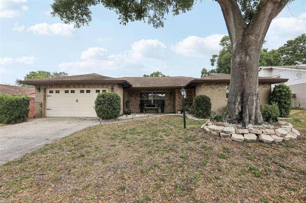 204 VALLEY DRIVE BRANDON, FL 33510