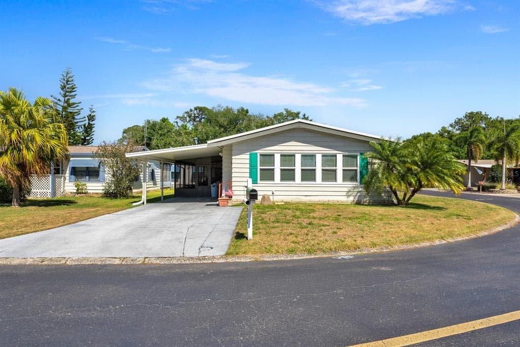 8933 FOX TRAIL TAMPA, FL 33626