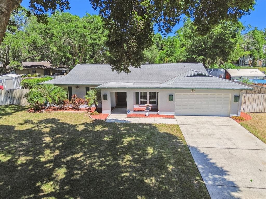 2204 JENNIFER LANE VALRICO, FL 33594
