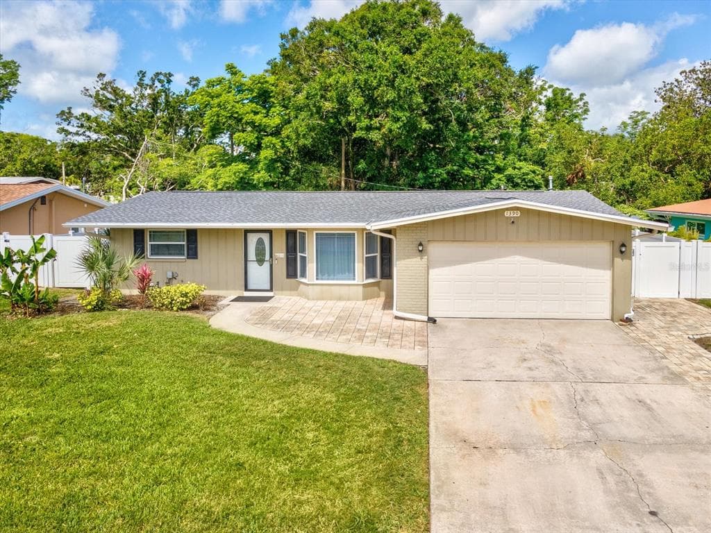 1390 S HILLCREST AVENUE CLEARWATER, FL 33756