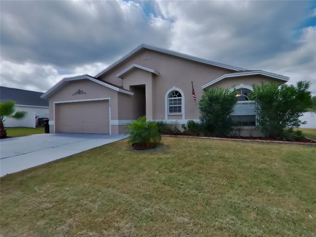 3323 SANGRIA PASS LAKELAND, FL 33811