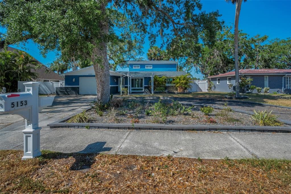 5153 BAY BOULEVARD PORT RICHEY, FL 34668