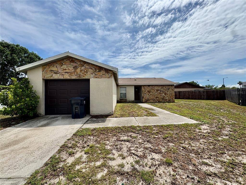 902 PINE RIDGE CIRCLE E BRANDON, FL 33511