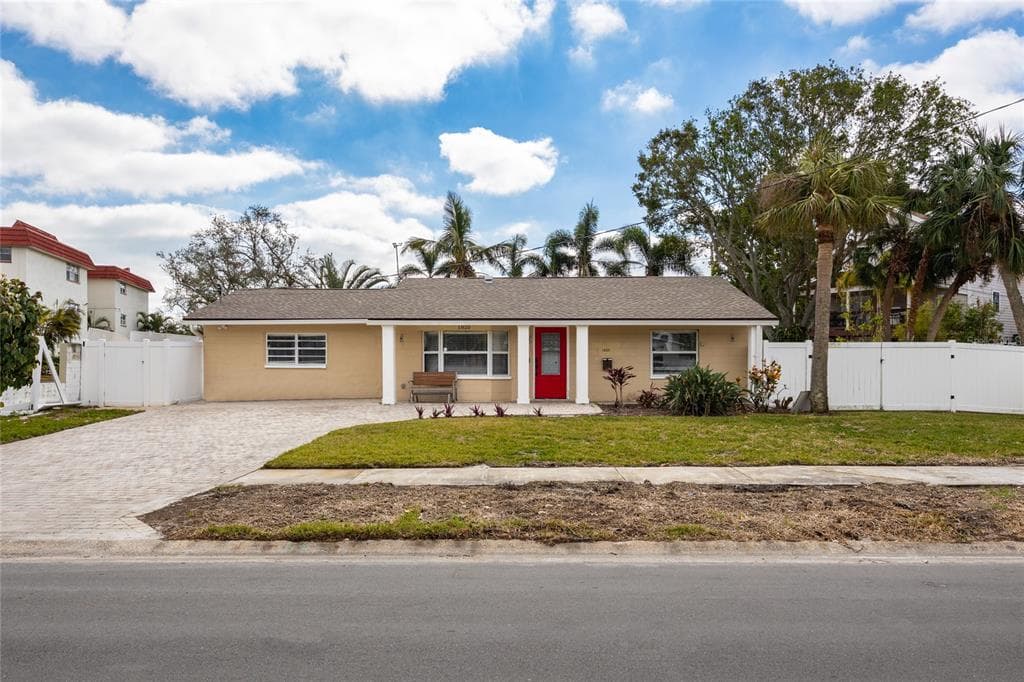 1820 MASSACHUSETTS AVENUE NE ST PETERSBURG, FL 33703