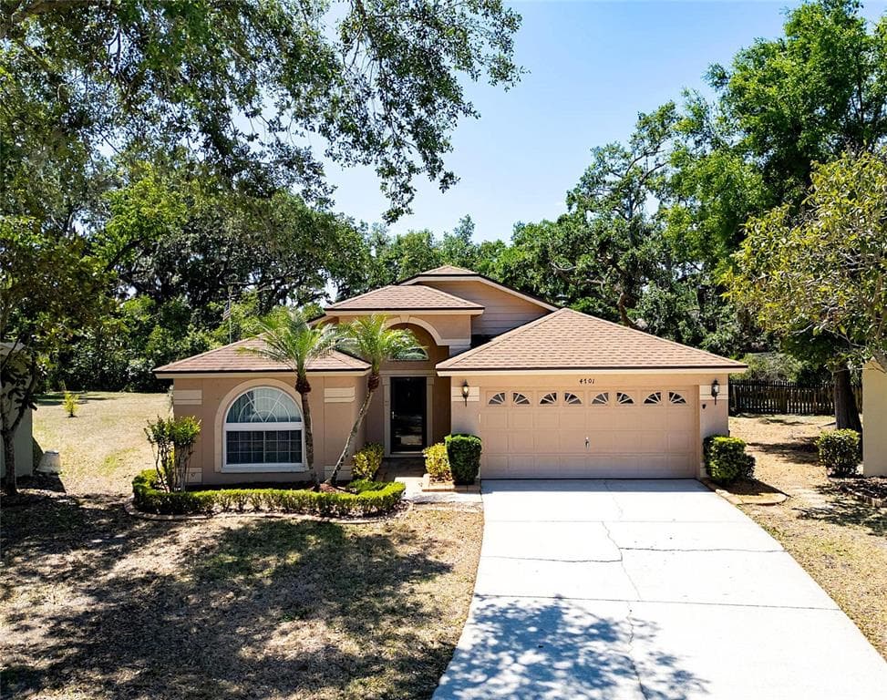 4701 BEAR CLAW COURT VALRICO, FL 33594