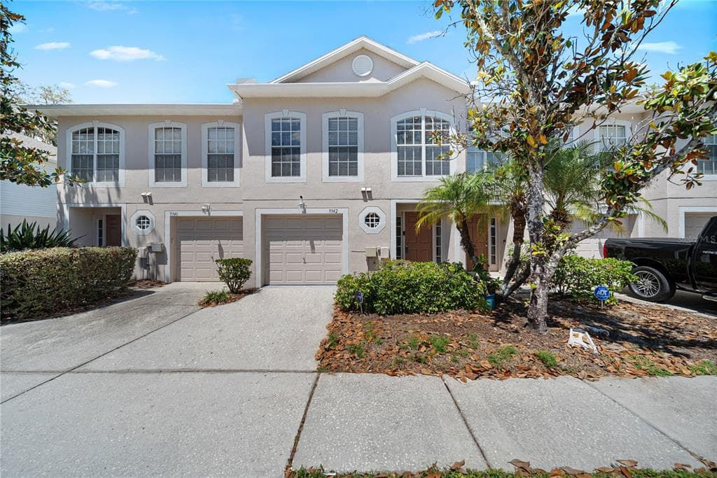 9942 ASHBURN LAKE DRIVE TAMPA, FL 33610