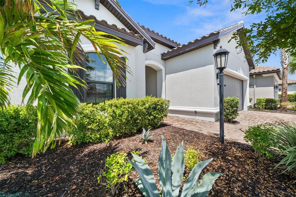 6266 MESA GLEN BRADENTON, FL 34203